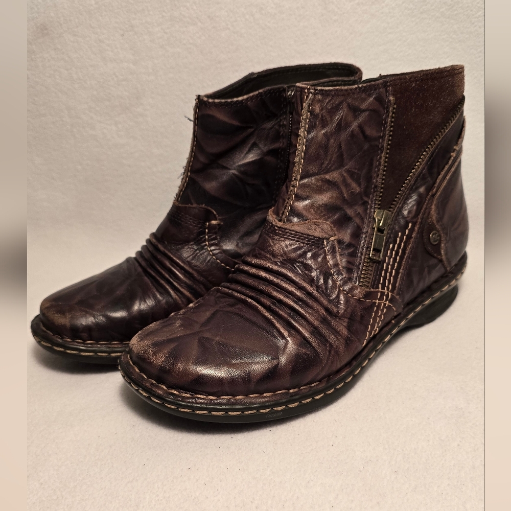 Earths womens Brown Leather Ankke Boots Size 7